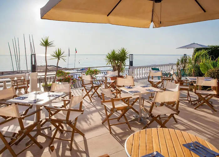 Golfo E Palme 迪亚诺马里纳