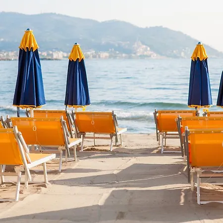 Golfo E Palme Szálloda 3*